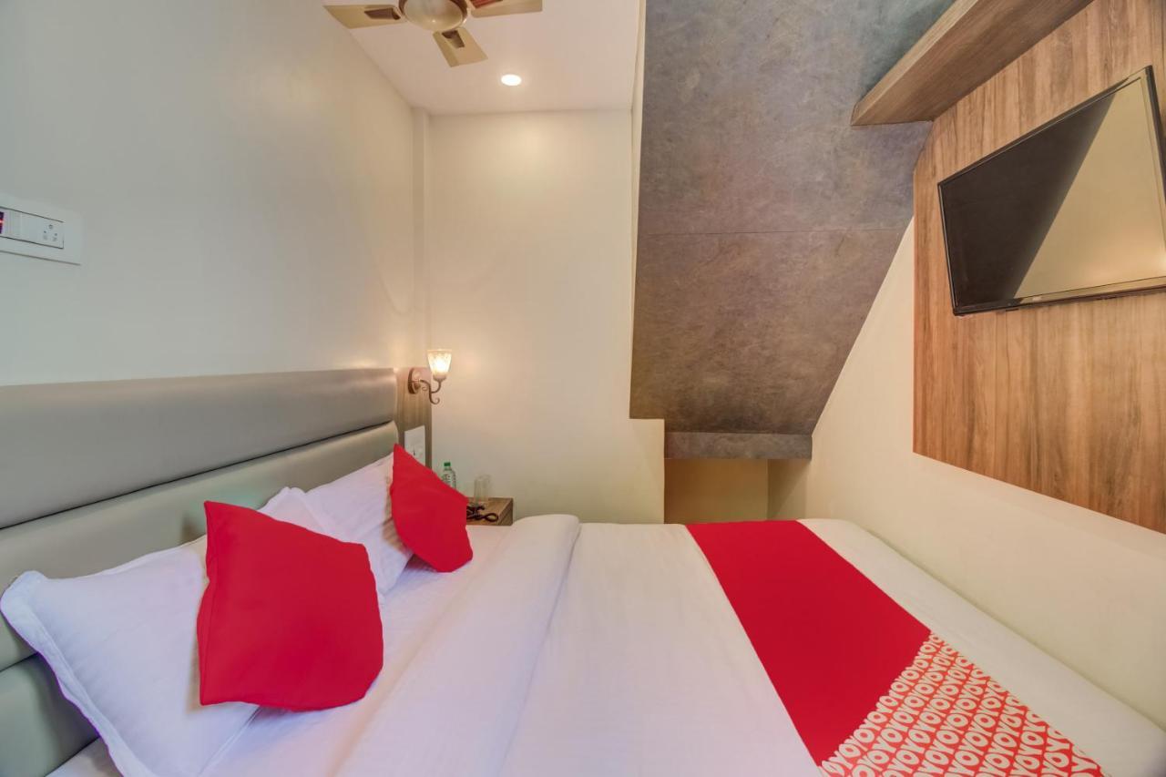 Oyo 42009 Hotel A One Suite Мумбай Екстериор снимка