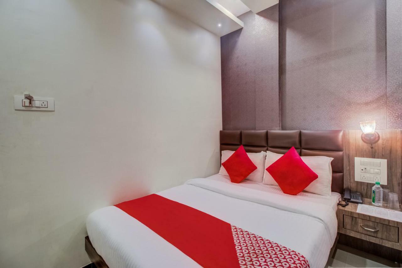 Oyo 42009 Hotel A One Suite Мумбай Екстериор снимка