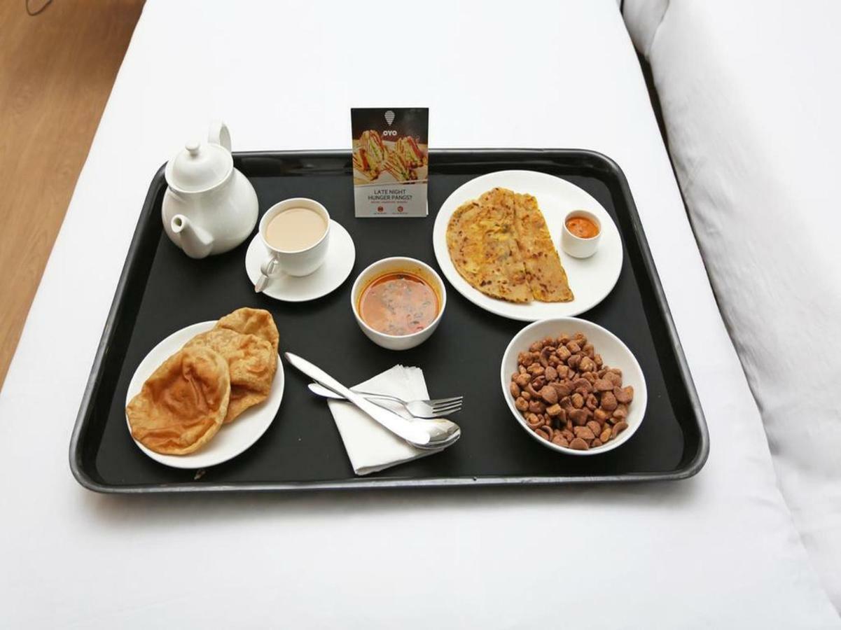 Oyo 42009 Hotel A One Suite Мумбай Екстериор снимка